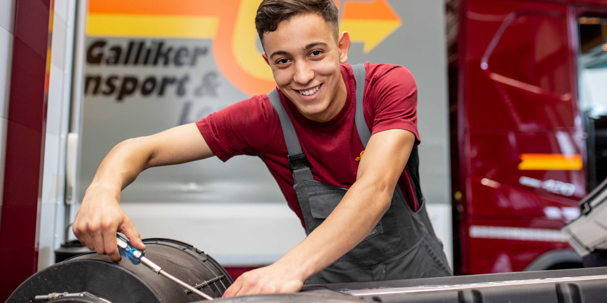 Automobilfachmann / -mechatroniker NFZ (a) Automobilfachmann / -mechatroniker NFZ (a)