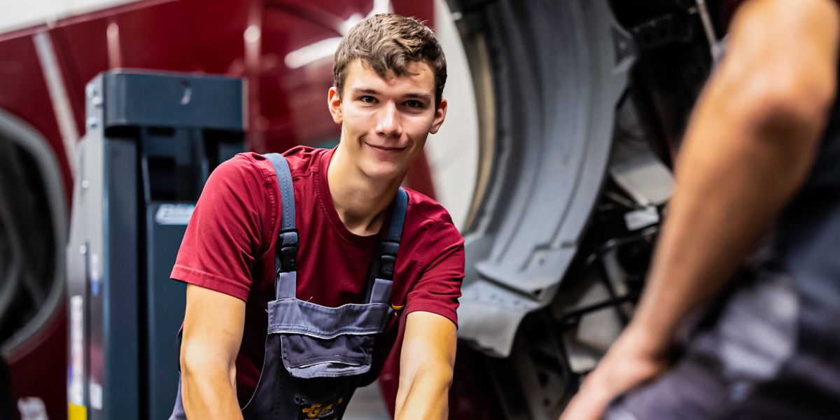 Junior Automobilfachmann NF (m/w/d) Junior Automobilfachmann NF (m/w/d)